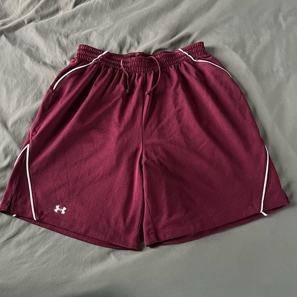 Women’s Medium Under Armour Shorts. EUC - Picture 2 of 8